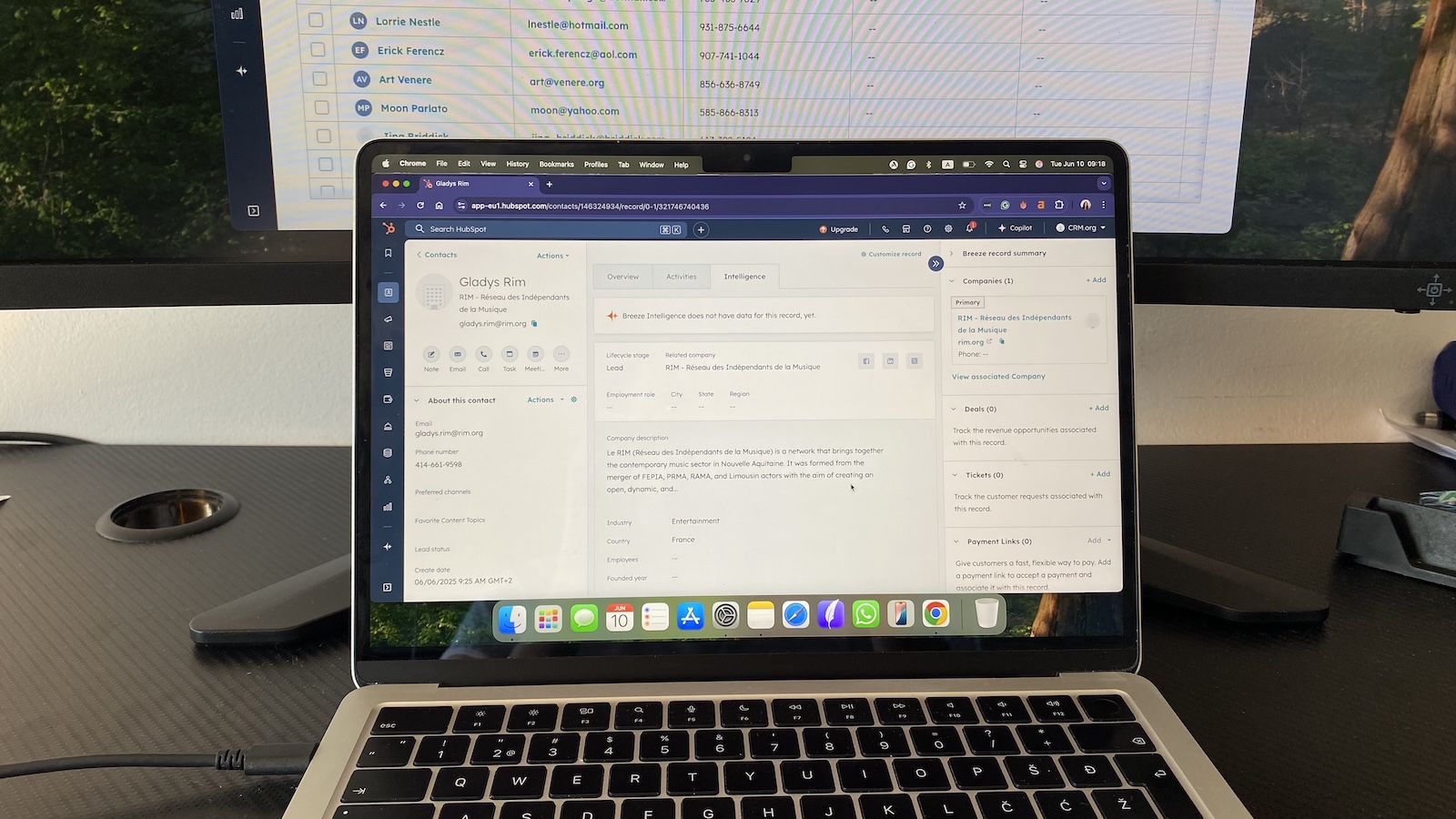 HubSpot contact record showing contact details, lifecycle stage, company info, and communication history.